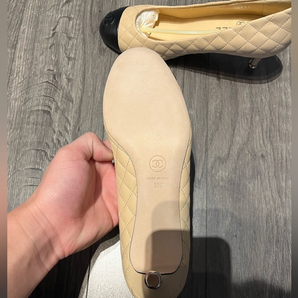 Chanel 2014 Interlocking CC Logo Pumps - Picture 7 of 7